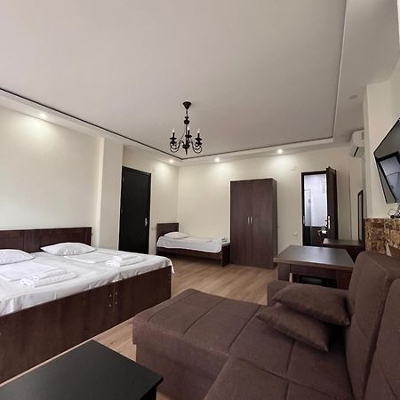 Guest House Madonna Kobuleti Εξωτερικό φωτογραφία
