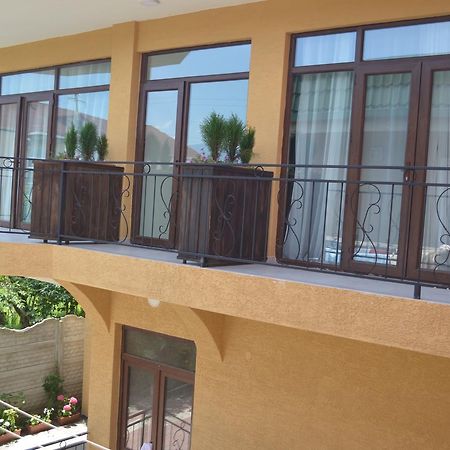 Guest House Madonna Kobuleti Εξωτερικό φωτογραφία