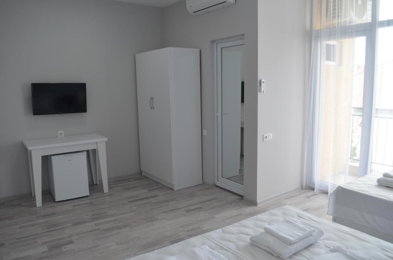 Guest House Madonna Kobuleti Εξωτερικό φωτογραφία