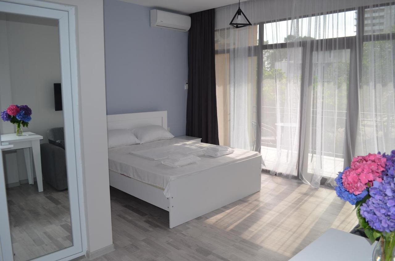 Guest House Madonna Kobuleti Εξωτερικό φωτογραφία