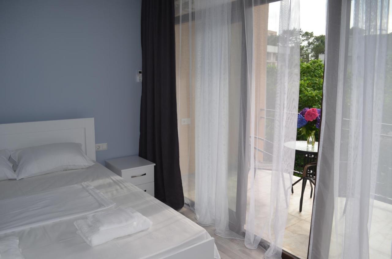 Guest House Madonna Kobuleti Εξωτερικό φωτογραφία