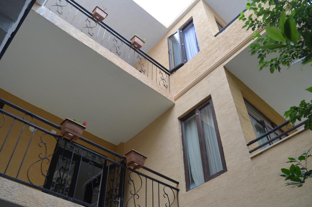 Guest House Madonna Kobuleti Εξωτερικό φωτογραφία