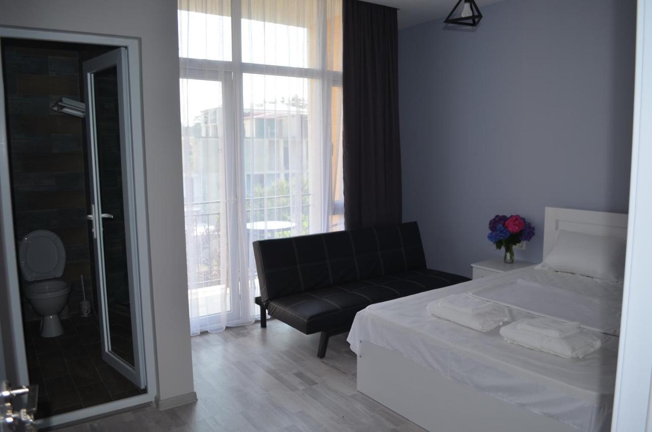 Guest House Madonna Kobuleti Εξωτερικό φωτογραφία