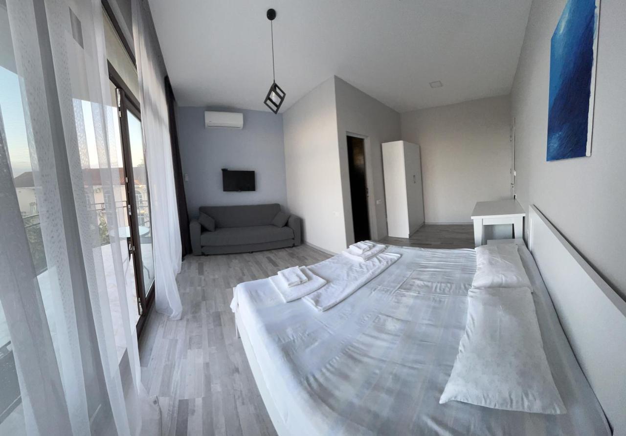 Guest House Madonna Kobuleti Εξωτερικό φωτογραφία