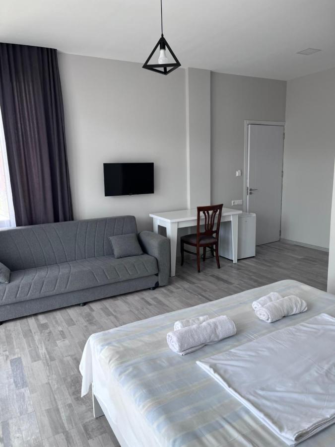 Guest House Madonna Kobuleti Εξωτερικό φωτογραφία