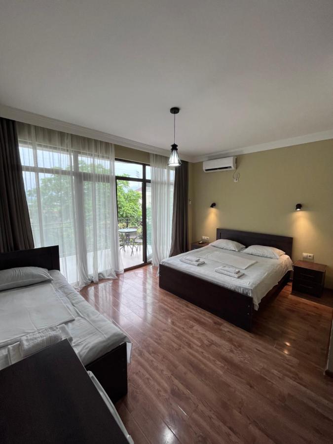 Guest House Madonna Kobuleti Εξωτερικό φωτογραφία