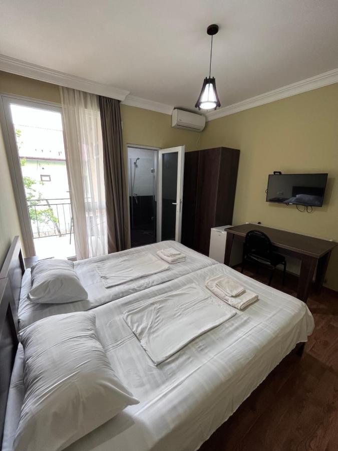 Guest House Madonna Kobuleti Εξωτερικό φωτογραφία