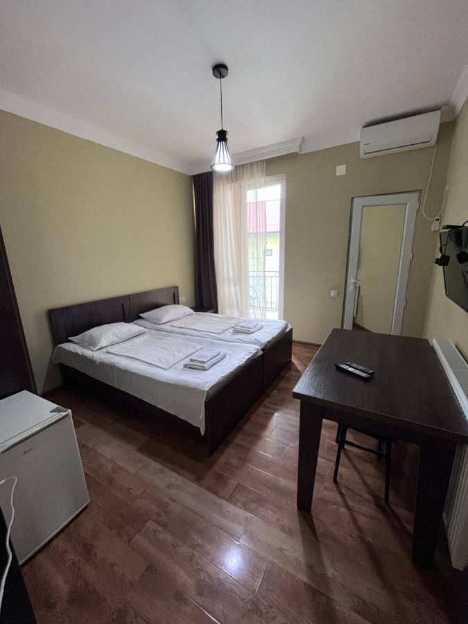 Guest House Madonna Kobuleti Εξωτερικό φωτογραφία
