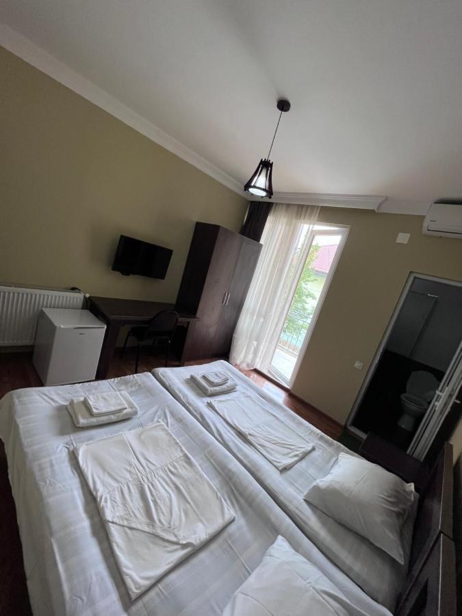 Guest House Madonna Kobuleti Εξωτερικό φωτογραφία