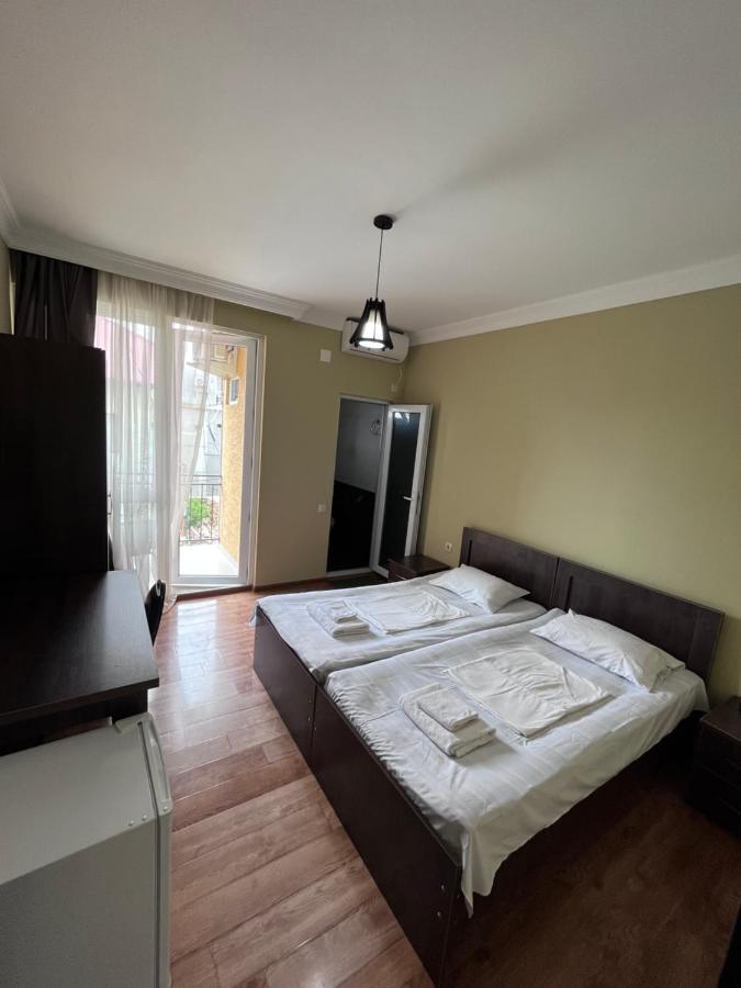 Guest House Madonna Kobuleti Εξωτερικό φωτογραφία