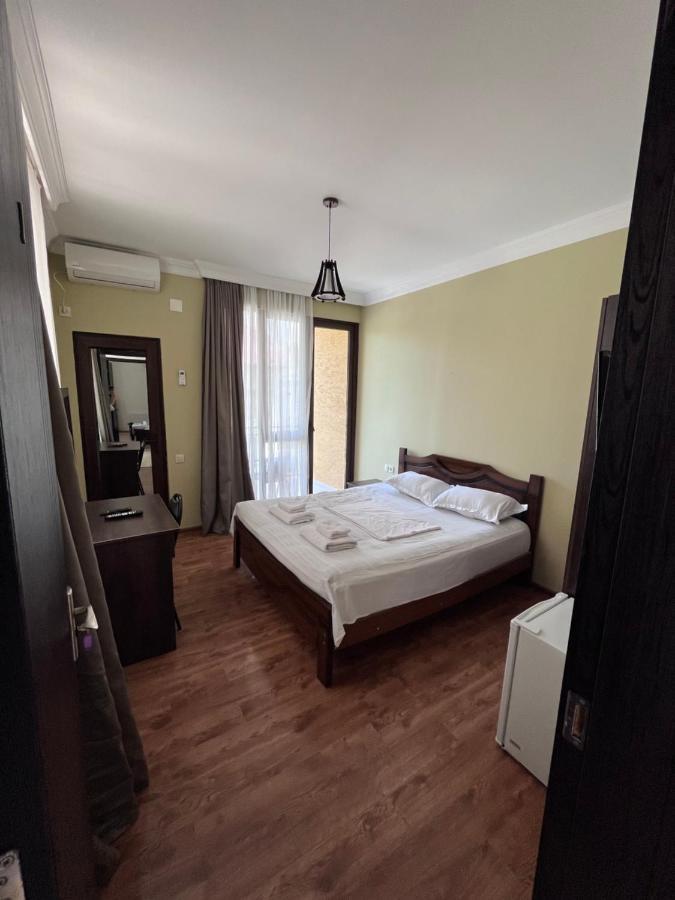 Guest House Madonna Kobuleti Εξωτερικό φωτογραφία