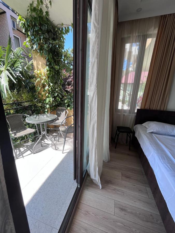 Guest House Madonna Kobuleti Εξωτερικό φωτογραφία