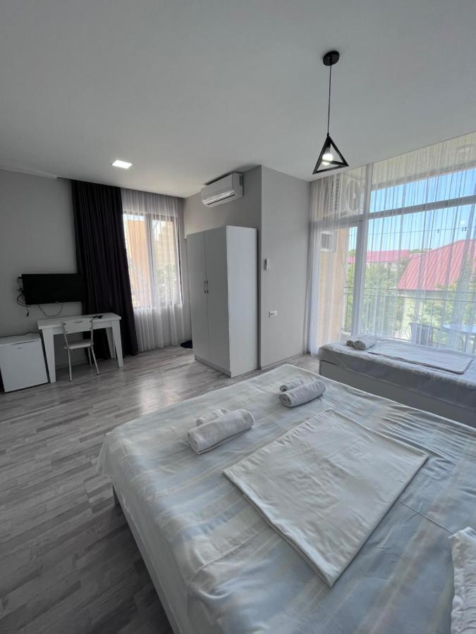 Guest House Madonna Kobuleti Εξωτερικό φωτογραφία