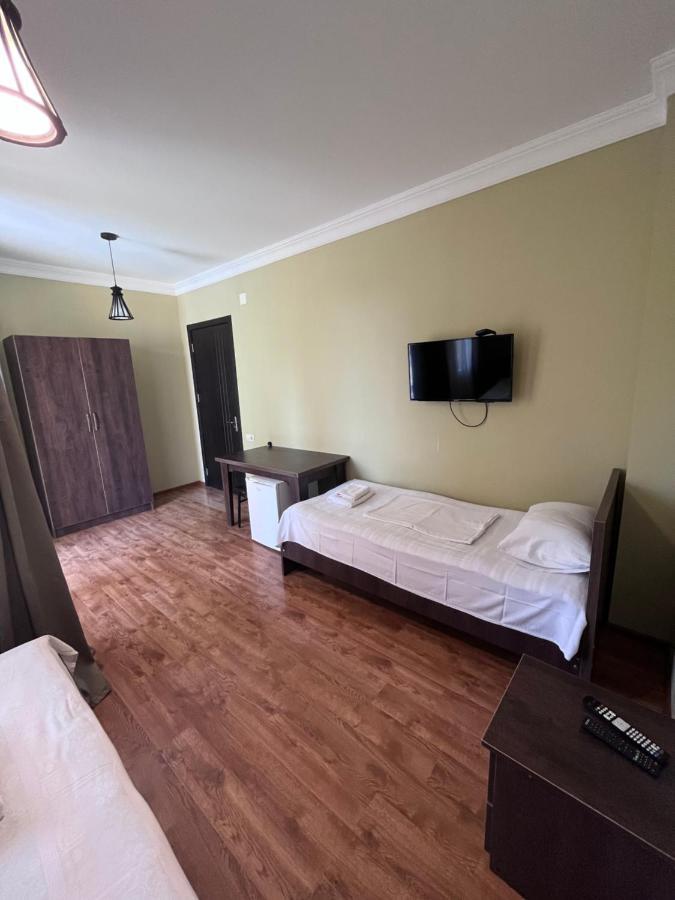 Guest House Madonna Kobuleti Εξωτερικό φωτογραφία