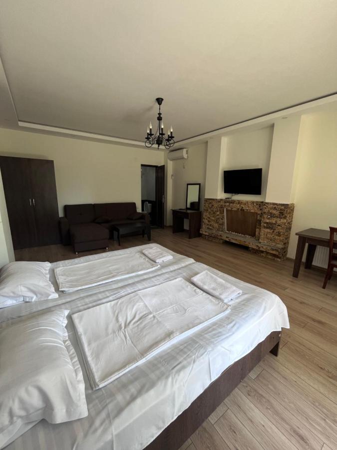 Guest House Madonna Kobuleti Εξωτερικό φωτογραφία