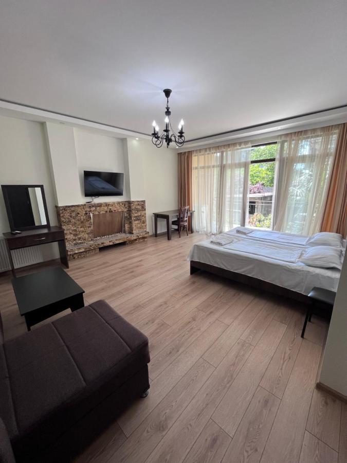 Guest House Madonna Kobuleti Εξωτερικό φωτογραφία