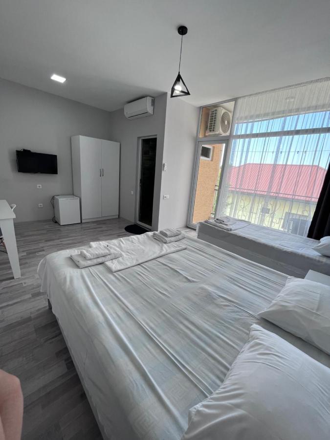 Guest House Madonna Kobuleti Εξωτερικό φωτογραφία