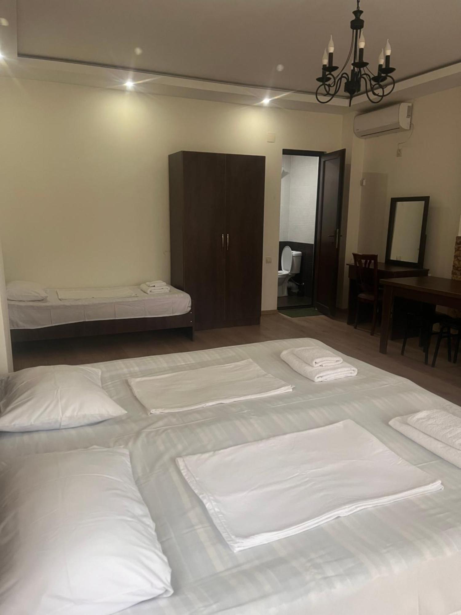 Guest House Madonna Kobuleti Εξωτερικό φωτογραφία