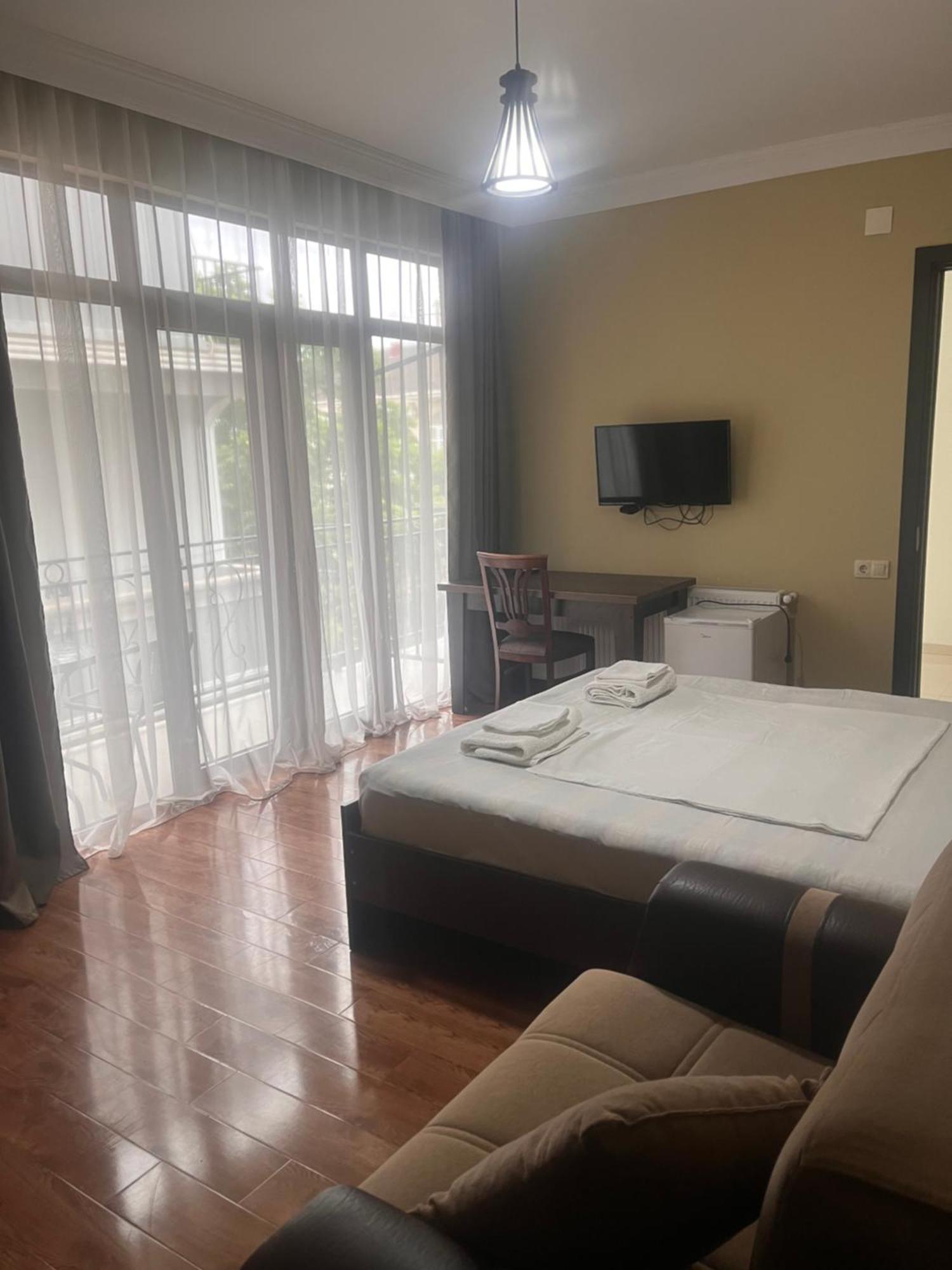 Guest House Madonna Kobuleti Εξωτερικό φωτογραφία