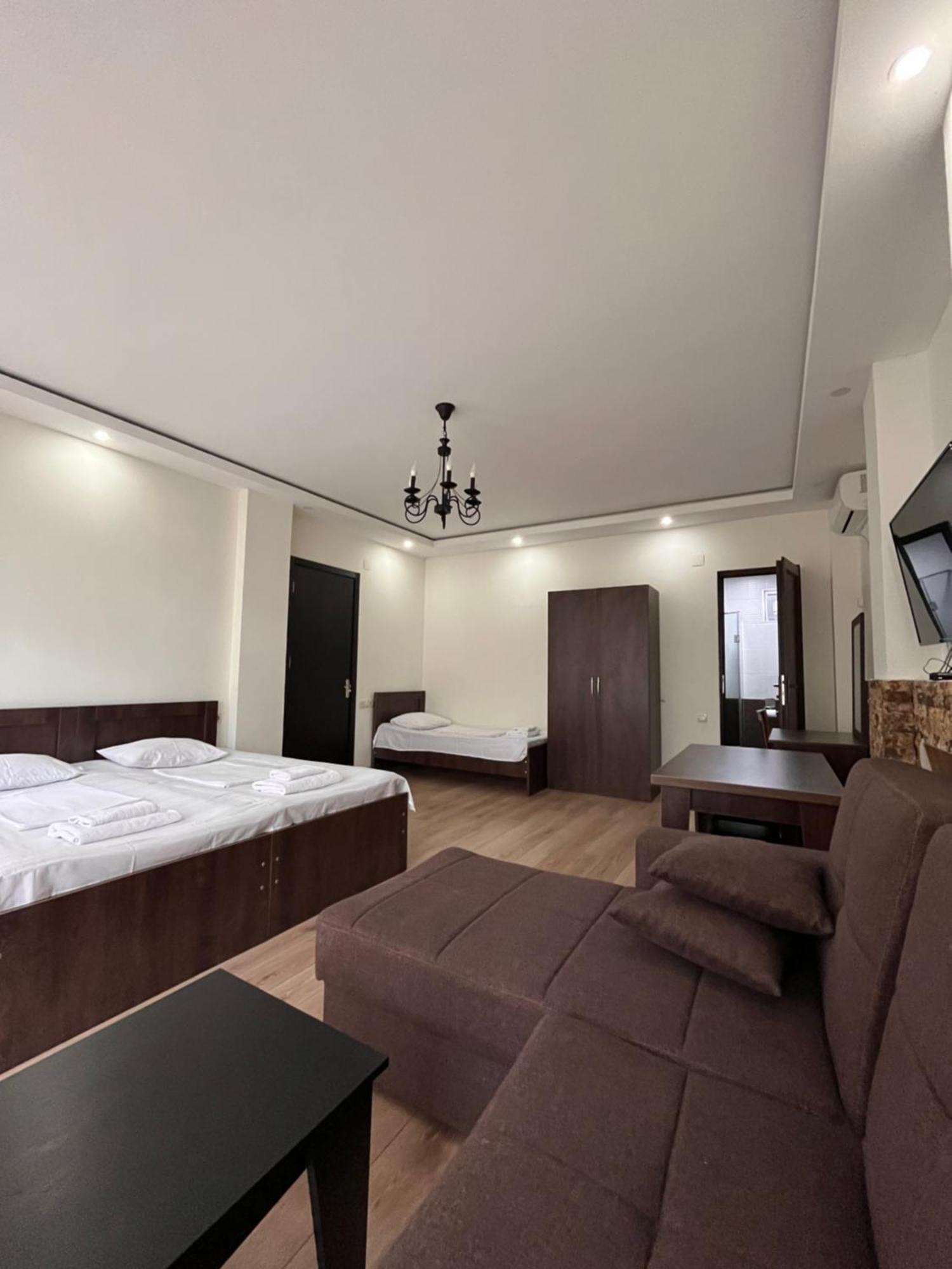 Guest House Madonna Kobuleti Εξωτερικό φωτογραφία