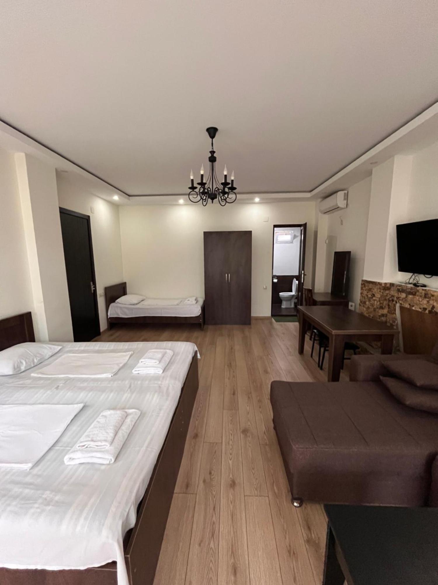 Guest House Madonna Kobuleti Εξωτερικό φωτογραφία