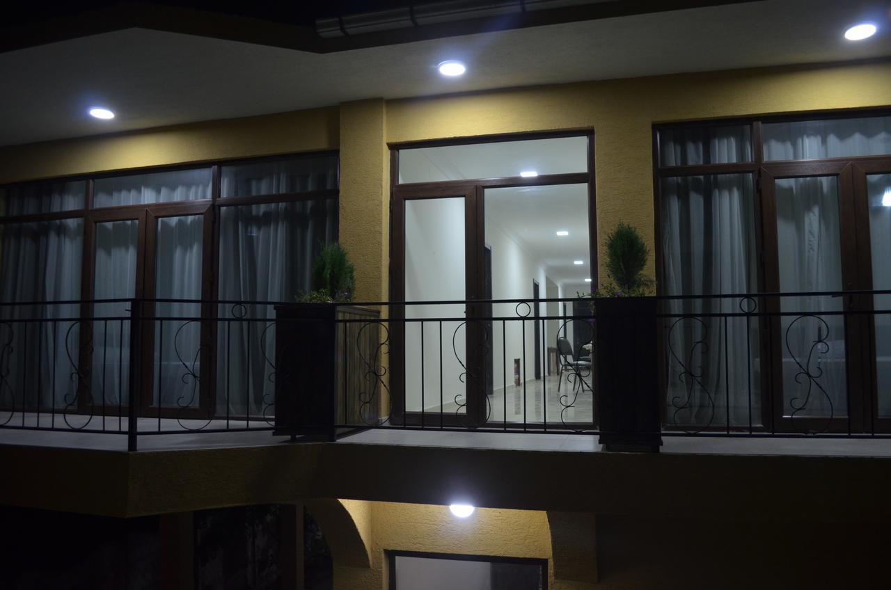 Guest House Madonna Kobuleti Εξωτερικό φωτογραφία